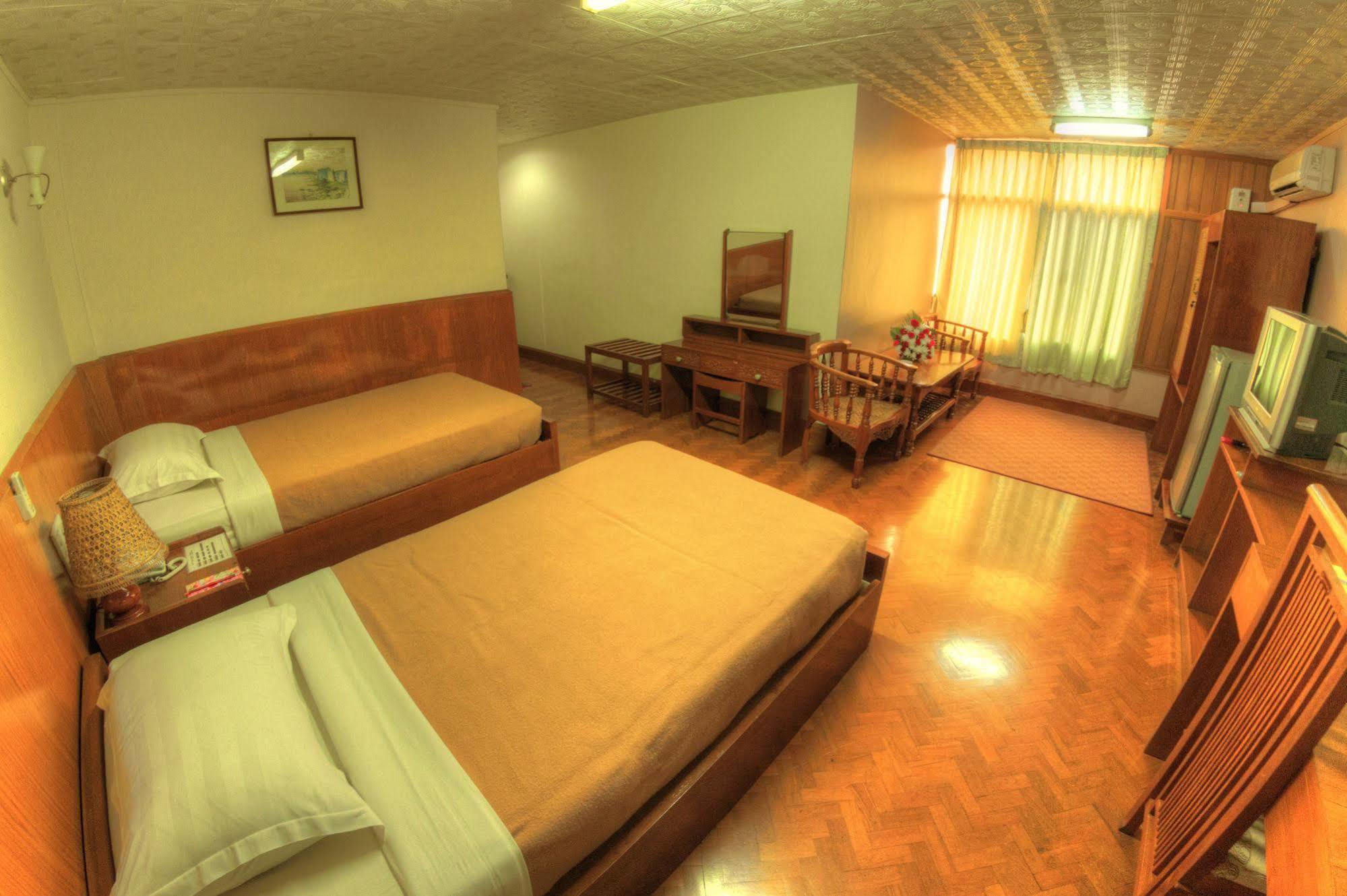 Nadi Myanmar Hotel Mandalay Exteriör bild